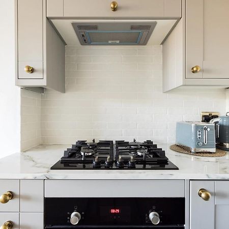 לונדון Luxurious 1-Bedroom Apartment In Kensington מראה חיצוני תמונה