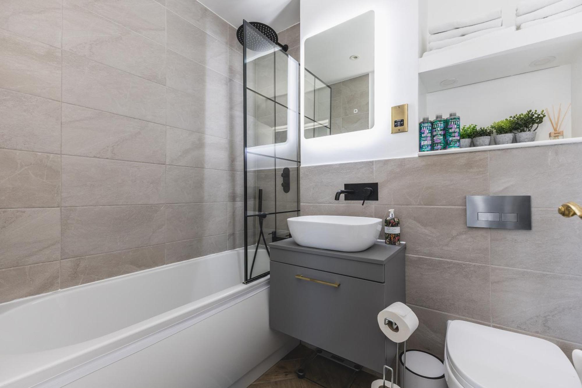 לונדון Luxurious 1-Bedroom Apartment In Kensington מראה חיצוני תמונה